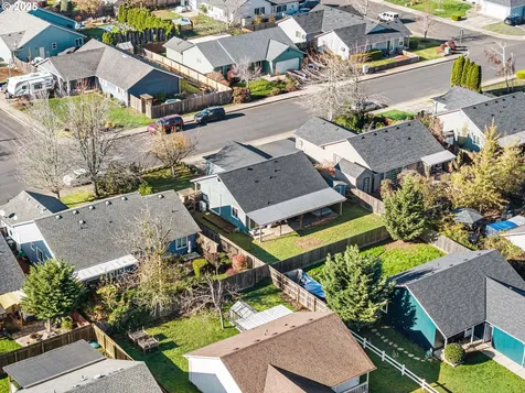 692 N 1st Street Creswell OR 97426