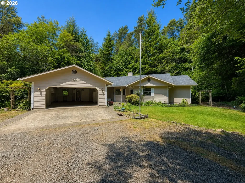 4830 Darlings Loop Florence OR 97439
