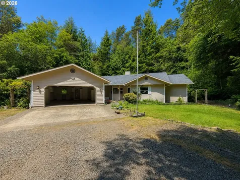 4830 Darlings Loop Florence OR 97439