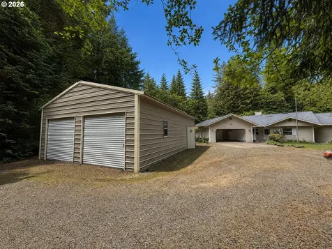 4830 Darlings Loop Florence OR 97439