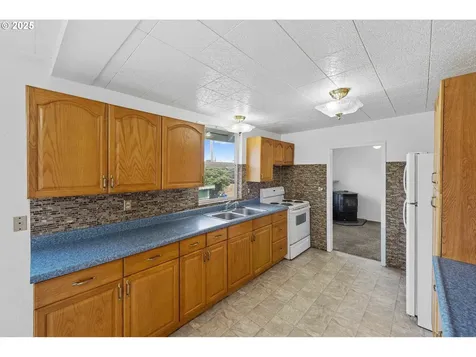 1033 Ohio Avenue North Bend OR 97459