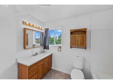 1033 Ohio Avenue North Bend OR 97459