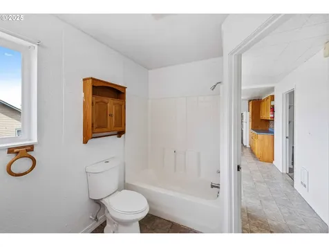 1033 Ohio Avenue North Bend OR 97459