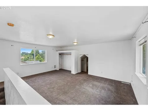 1033 Ohio Avenue North Bend OR 97459