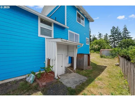 1033 Ohio Avenue North Bend OR 97459