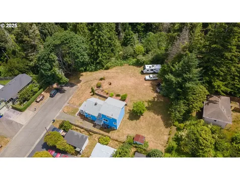 1033 Ohio Avenue North Bend OR 97459