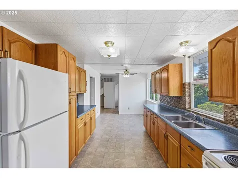 1033 Ohio Avenue North Bend OR 97459