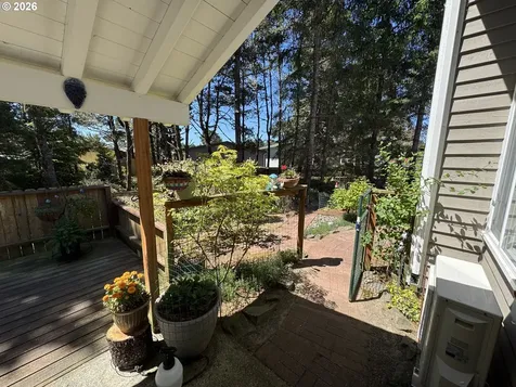 2013 Royal Saint George Drive Florence OR 97439