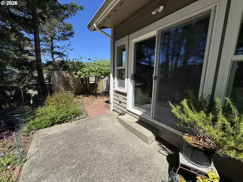 2013 Royal Saint George Drive Florence OR 97439