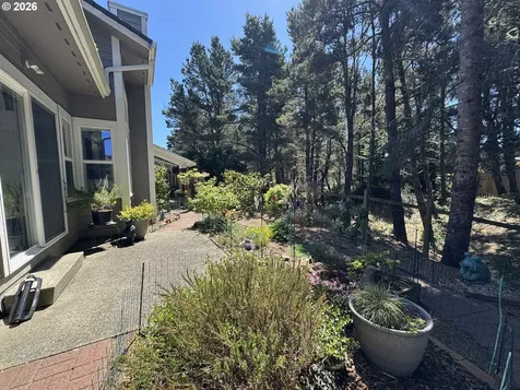2013 Royal Saint George Drive Florence OR 97439