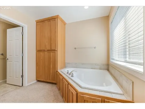 2104 NE 180th Place Vancouver WA 98684