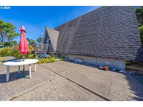 1420 NW 20th Street Lincoln City OR 97367