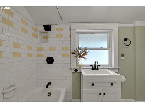 4405 NE 34th Avenue Portland OR 97211