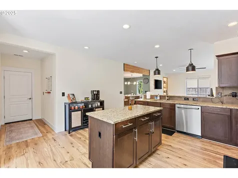 2558 NW White Oak Avenue Albany OR 97321