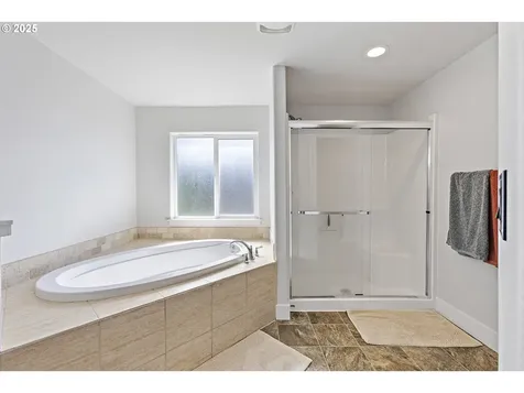2558 NW White Oak Avenue Albany OR 97321