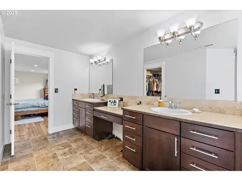 2558 NW White Oak Avenue Albany OR 97321