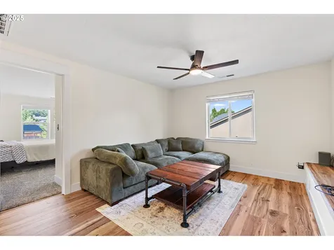 2558 NW White Oak Avenue Albany OR 97321