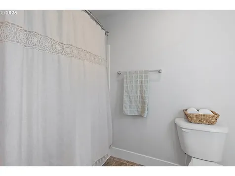 2558 NW White Oak Avenue Albany OR 97321