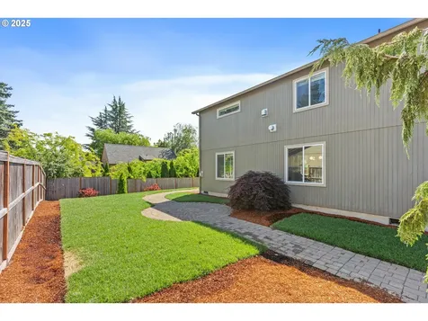 2558 NW White Oak Avenue Albany OR 97321
