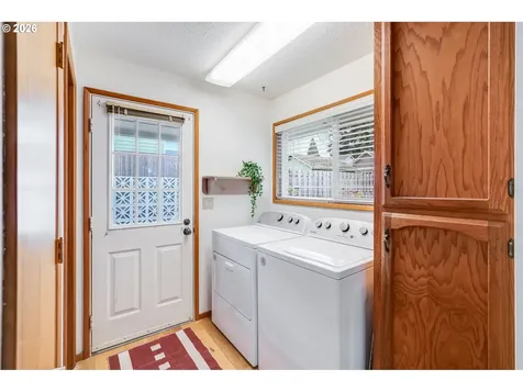 160 S Center Street Silverton OR 97381