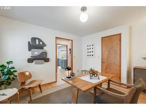 160 S Center Street Silverton OR 97381
