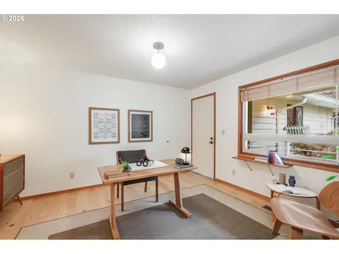 160 S Center Street Silverton OR 97381