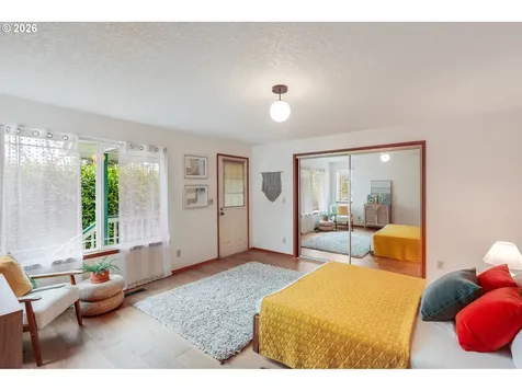160 S Center Street Silverton OR 97381
