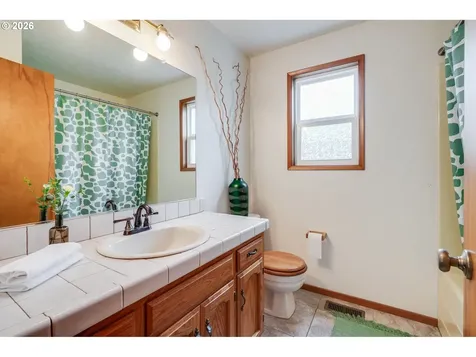 160 S Center Street Silverton OR 97381