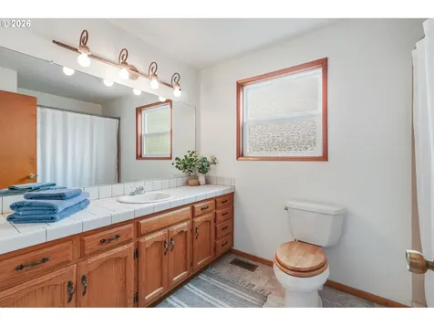 160 S Center Street Silverton OR 97381