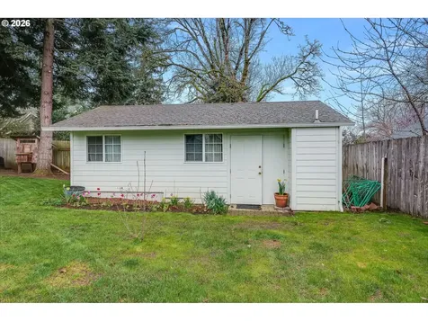 160 S Center Street Silverton OR 97381