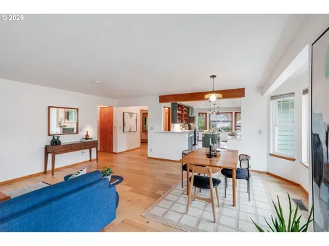 160 S Center Street Silverton OR 97381