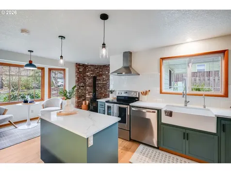 160 S Center Street Silverton OR 97381