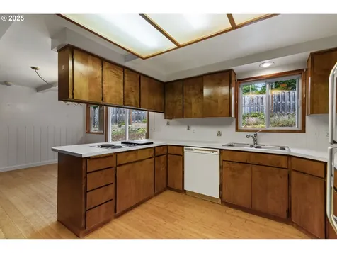 1055 Cascade Drive NW Salem OR 97304