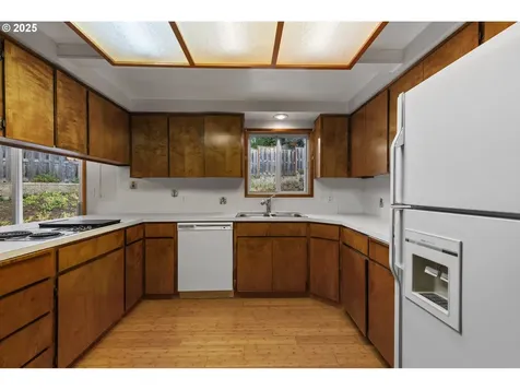 1055 Cascade Drive NW Salem OR 97304