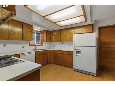 1055 Cascade Drive NW Salem OR 97304