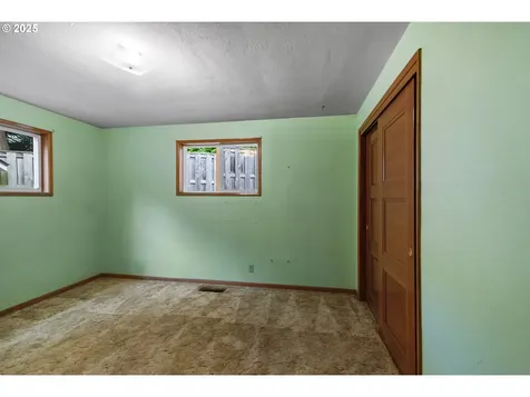 1055 Cascade Drive NW Salem OR 97304