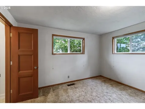 1055 Cascade Drive NW Salem OR 97304