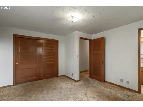 1055 Cascade Drive NW Salem OR 97304