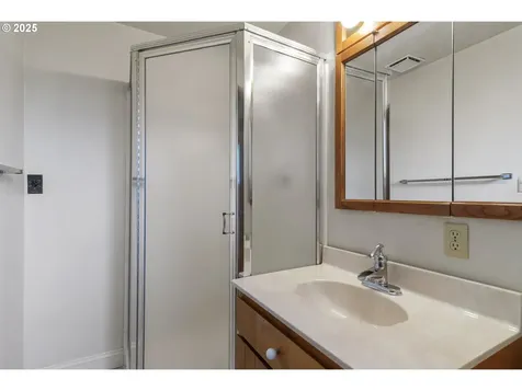 1055 Cascade Drive NW Salem OR 97304