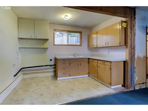 1055 Cascade Drive NW Salem OR 97304