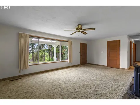 1055 Cascade Drive NW Salem OR 97304
