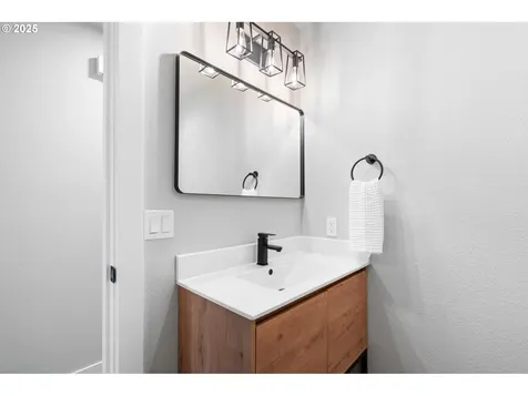 8715 NE 57th Street Vancouver WA 98662