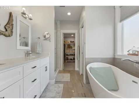 2842 NW Mount Ashland Lane Mcminnville OR 97128