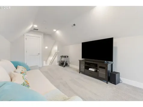 2842 NW Mount Ashland Lane Mcminnville OR 97128