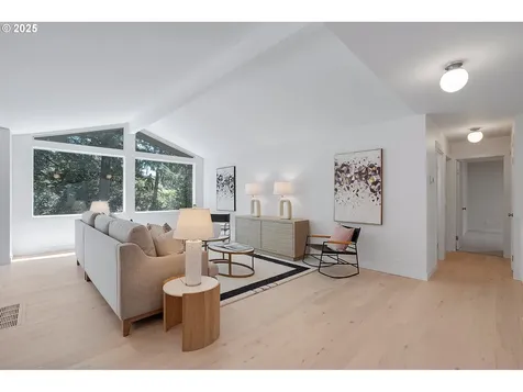 32 Independence Avenue Lake Oswego OR 97035