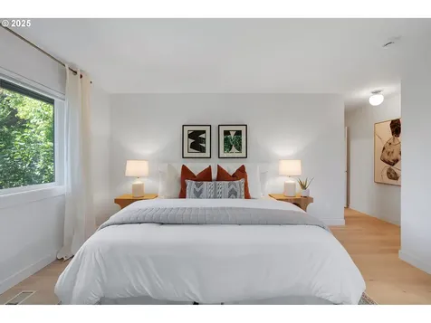 32 Independence Avenue Lake Oswego OR 97035