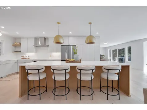 32 Independence Avenue Lake Oswego OR 97035