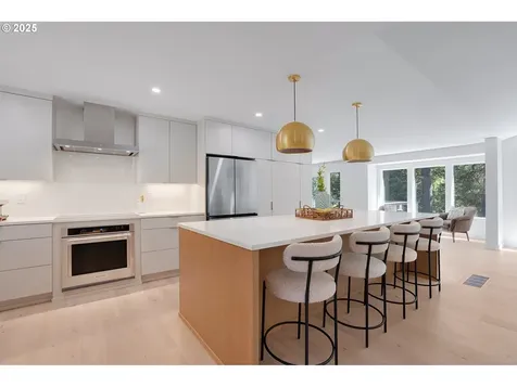 32 Independence Avenue Lake Oswego OR 97035