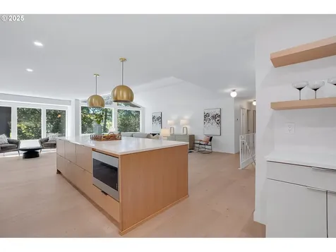 32 Independence Avenue Lake Oswego OR 97035