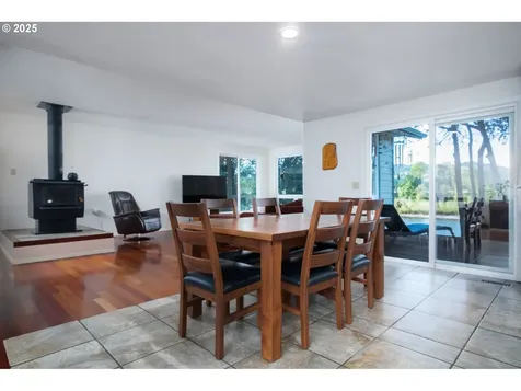 15928 N Umpqua Highway Roseburg OR 97470